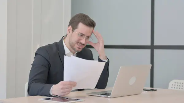 Businessman Upset Loss While Working Laptop Documents — Stock Photo, Image