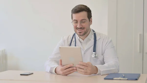 Online Video Chat via Tablet by Doctor