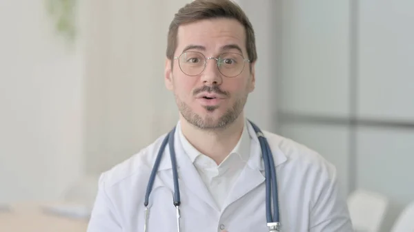 Lekarz Rozmawiający Wideo Czat Online — Zdjęcie stockowe