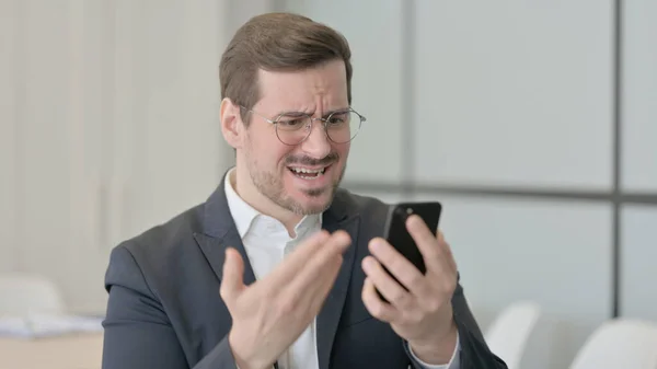 Portrait Businessman Reacting Loss Tablet — Stock Photo, Image