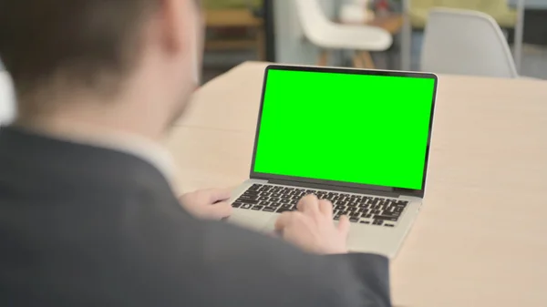 Uomo Affari Che Lavora Sul Computer Portatile Con Schermo Verde — Foto Stock