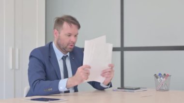 İş Adamı İş Raporuna Tepki Verdi, Kayıp