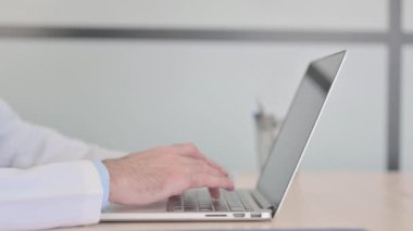 Bilgisayarda Doktor Daktilo 'yu kapat