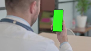 Kroma Anahtar Yeşil Ekranlı Akıllı Telefon Kullanımı