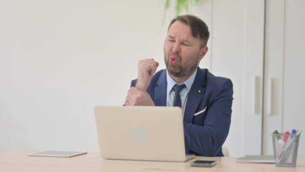 Businessman Back Pain Working Laptop — Stock Video