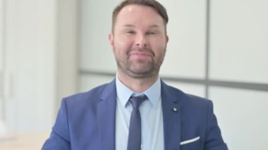 İş Adamı ve Dalgalanan El 'den Video Sohbeti