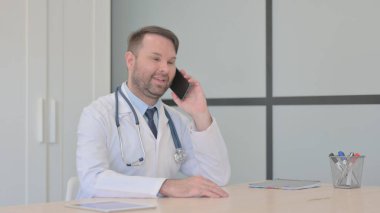 Genç Doktor Smartphone 'da Konuşuyor