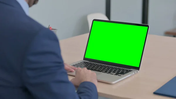 Businessman Using Laptop Green Screen — Stock Photo, Image