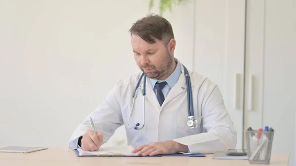 Young Doctor Working Documents Doing Paperwork — Stock Photo, Image