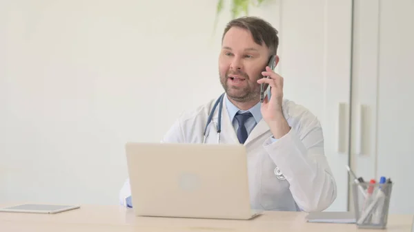 Young Doctor Talking Phone Work — Stock Photo, Image