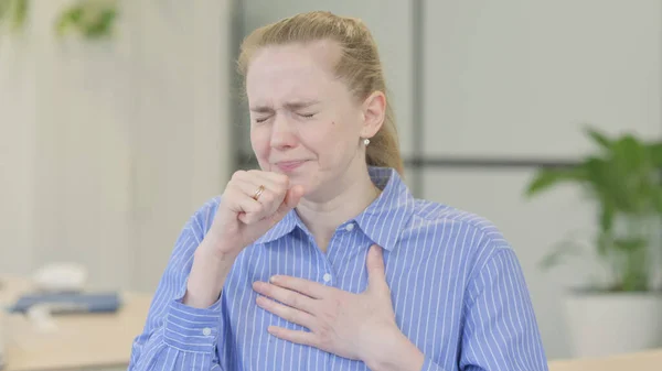 Portrait Sick Young Woman Coughing Office — Stock Photo, Image
