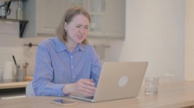 Laptop 'ta Kayıp Genç Kadın Şok Oldu