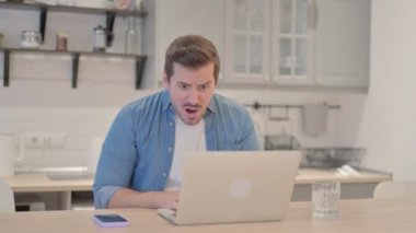 Laptop 'ta Genç Adam Kaybından Şok Oldu