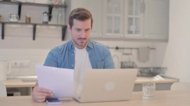 Laptop ve Belgeler 'de Kayıp Genç Adam Şok Oldu, Evraklar