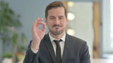 İşadamının portresi Tamam İmzası