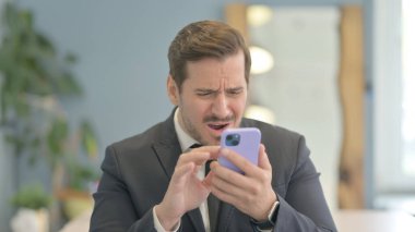 İşadamının Portresi Akıllı Telefon 'da Kaybından Şok Oldu