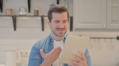 Tabletteki Kayıp Genç Adam 'ın Portresi