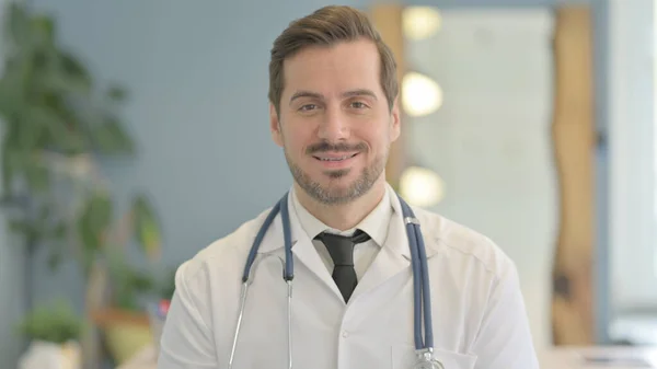 Porträt Eines Männlichen Arztes Beim Online Videochat — Stockfoto