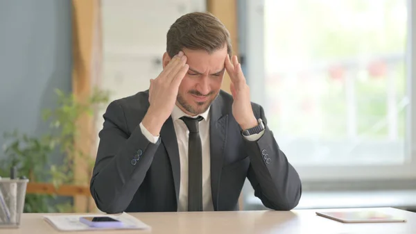 Ból Głowy Zmęczony Biznesmen Bólem Głowy — Zdjęcie stockowe