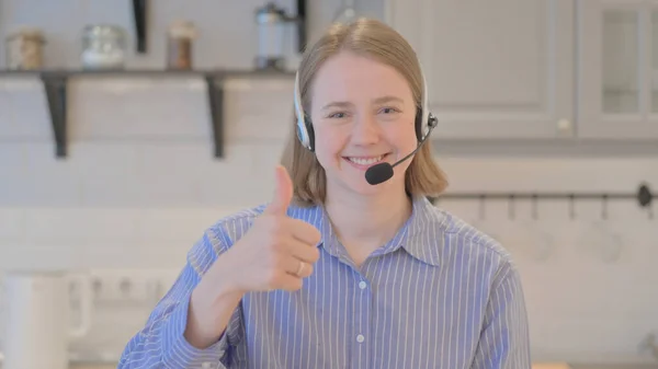 Hüvelykujj Fel Fiatal Headset Call Center — Stock Fotó