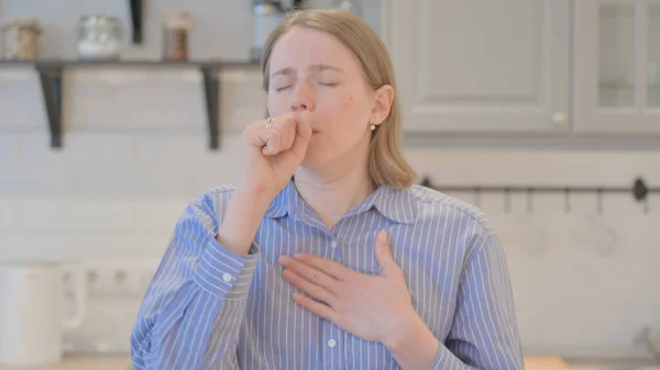 Portrait Sick Young Woman Coughing Office — Stock Photo, Image