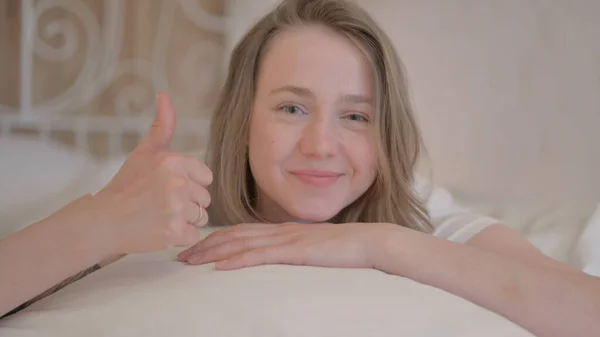Thumbs Woman Lying Bed Stomach — Stock Photo, Image
