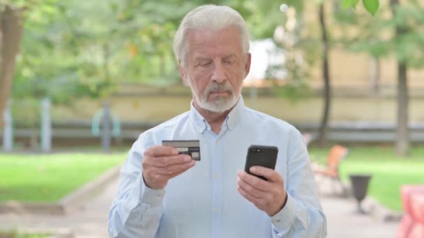 Senior Velho Compras Online Telefone Livre — Vídeo de Stock