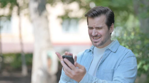 Outdoor Portrait Upset American Man Get Shocked Smartphone — Stock Photo, Image