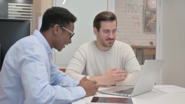 İş Dünyasında Dizüstü bilgisayardan Çevrimiçi Sohbet