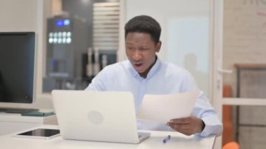 Afrikalı İşadamı İş Sözleşmesi ile Üzgündü