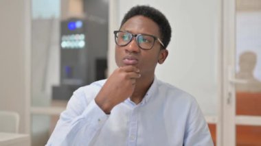 Yeni Bir Fikir Düşünen Afrikalı İşadamının Portresi