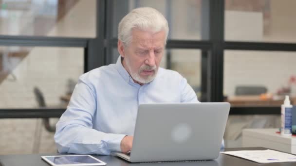 Coughing Old Businessman Using Laptop Office — Stock Video