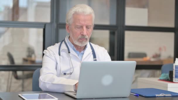Denying Senior Doctor Restricting While Using Laptop — Stock Video