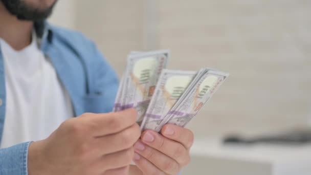 Close Homem Contando Dinheiro Renda — Vídeo de Stock