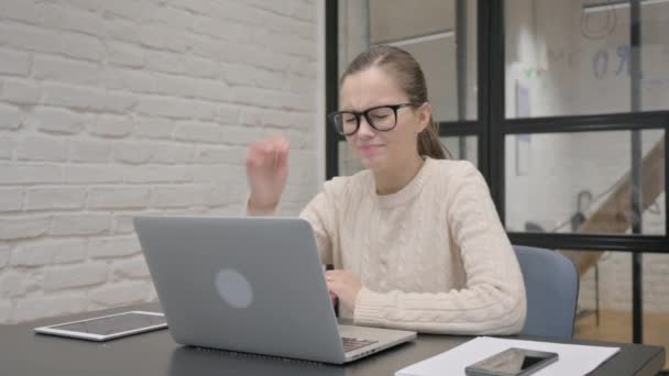 Creative Woman Shocked Loss Laptop Work — Stock video