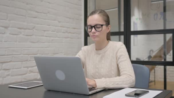 Thumbs Creative Woman Using Laptop — Stock Video