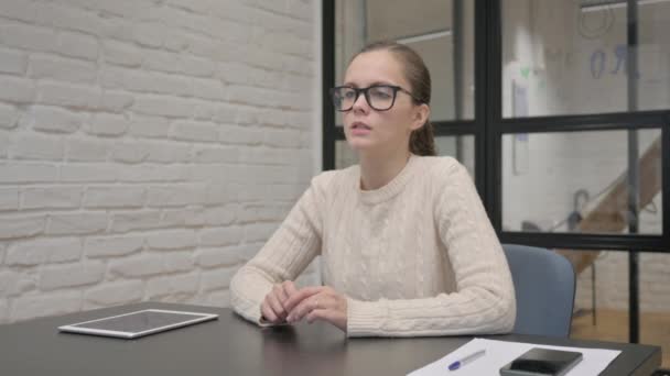Pensive Creative Woman Seitting Work — Stock video