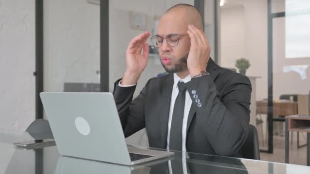 Mieszane Race Businessman Ból Głowy Pracy — Wideo stockowe