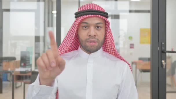 Portrét Mladého Muslimského Muže Popírání — Stock video