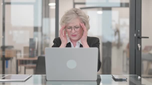 Senior Businesswoman Having Headache Work — Stock Video