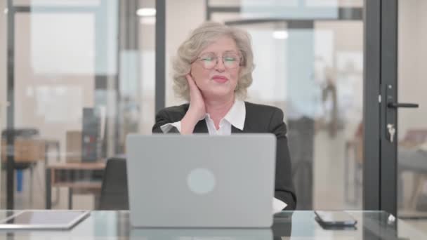 Senior Businesswoman Having Neck Pain Work — Stock Video