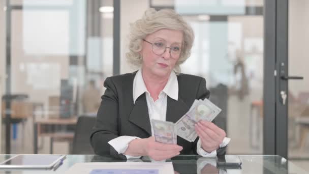Senior Businesswoman Counting Money Work — Vídeos de Stock