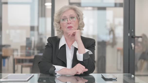 Pensive Senior Businesswoman Sitting Office — Stock Video