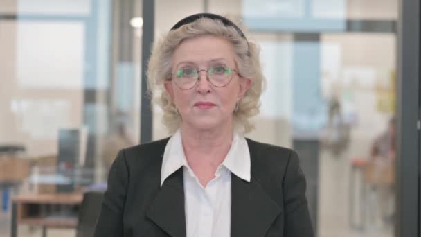 Portrait Une Femme Affaires Âgée Réagissant Échec — Video