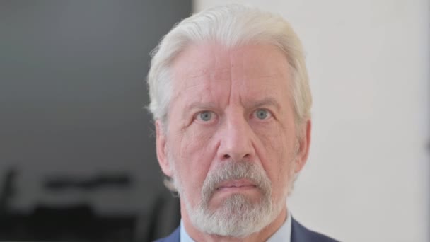 Gros Plan Serious Old Man Face — Video
