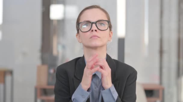 Portrait Helpless Young Businesswoman Praying Help — Stock Video