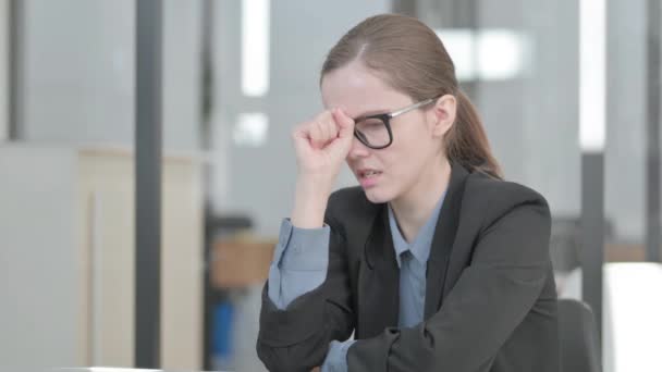 Portrait Sad Young Businesswoman Crying Office — Stock Video