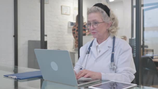 Old Lady Doctor Typing Laptop — Stock Video