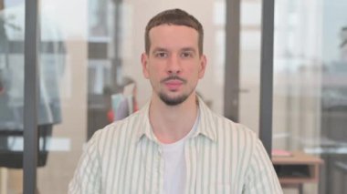 Reddedilen Yaratıcı Genç Adam 'ın Portresi, Hoşlanmamak