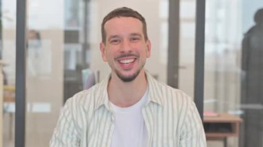 Video Sohbeti Yapan Yaratıcı Genç Adam Web Kamerası Görünümü